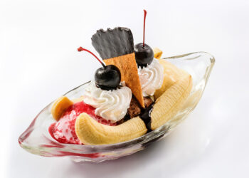 Classic banana split