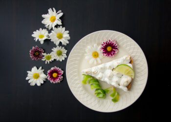 Meringue Shells with Lemon Curd
