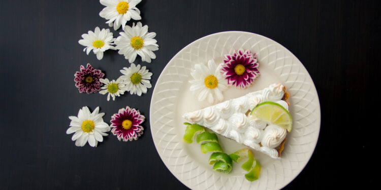 Meringue Shells with Lemon Curd