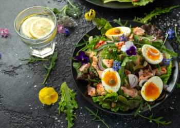 Spiced grains with peas, spinach and jammy eggs