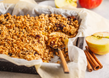 Vegan apple crumble
