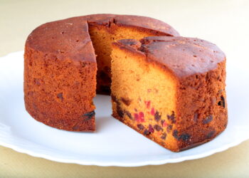 Drozdzowka (Polish Yeast Plum Cake)