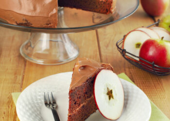 Polish Applesauce Cake