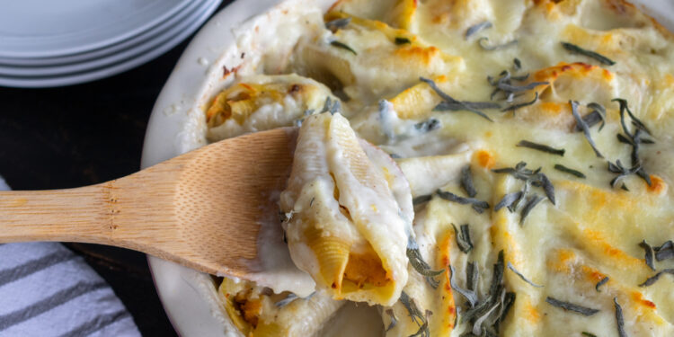 Creamy Caprese Stuffed Shells
