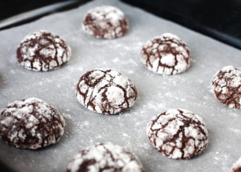 Vegan chocolate crinkle cookies