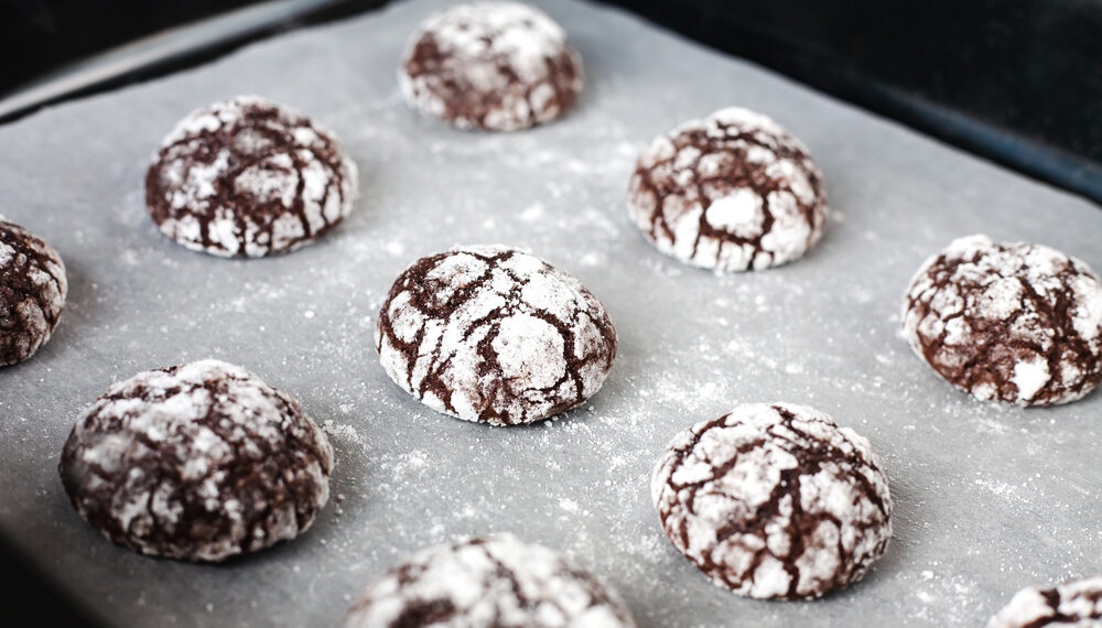 VEGAN CHOCOLATE CRINKLE COOKIES