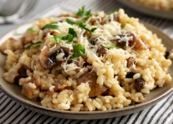 Easy Creamy Vegan Mushroom Risotto