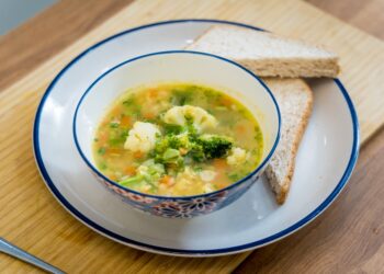 Creamy Curry Cauliflower and Broccoli Soup