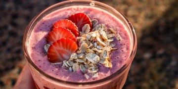 Strawberry Oatmeal Breakfast Smoothie