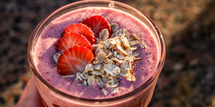 Strawberry Oatmeal Breakfast Smoothie